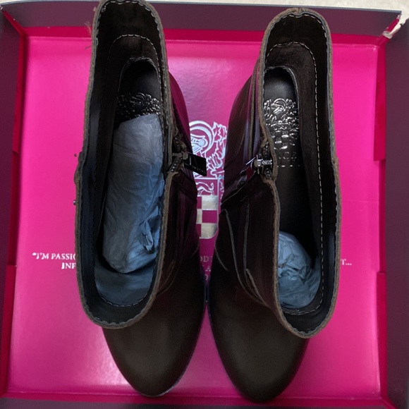 Vince Camuto Bootie . Size 9 Khaki Grey - Picture 4 of 10